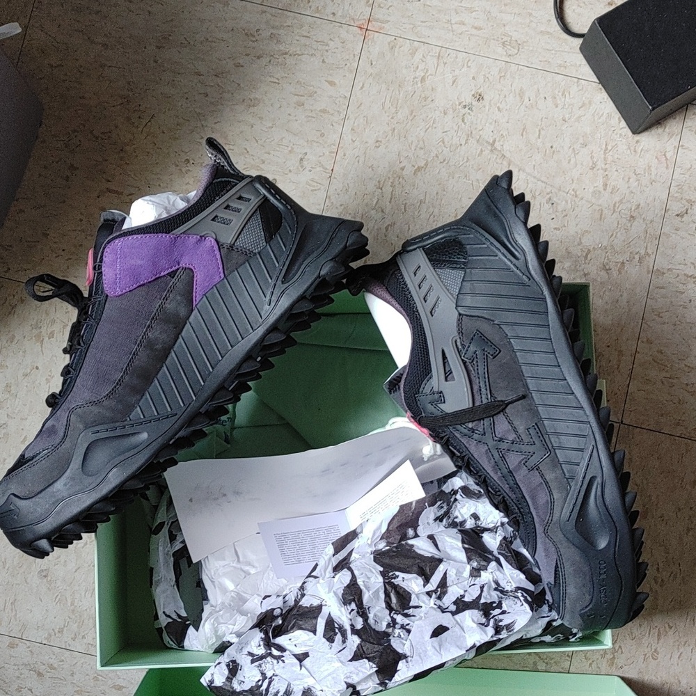 Shoes - Picture 3 of 6